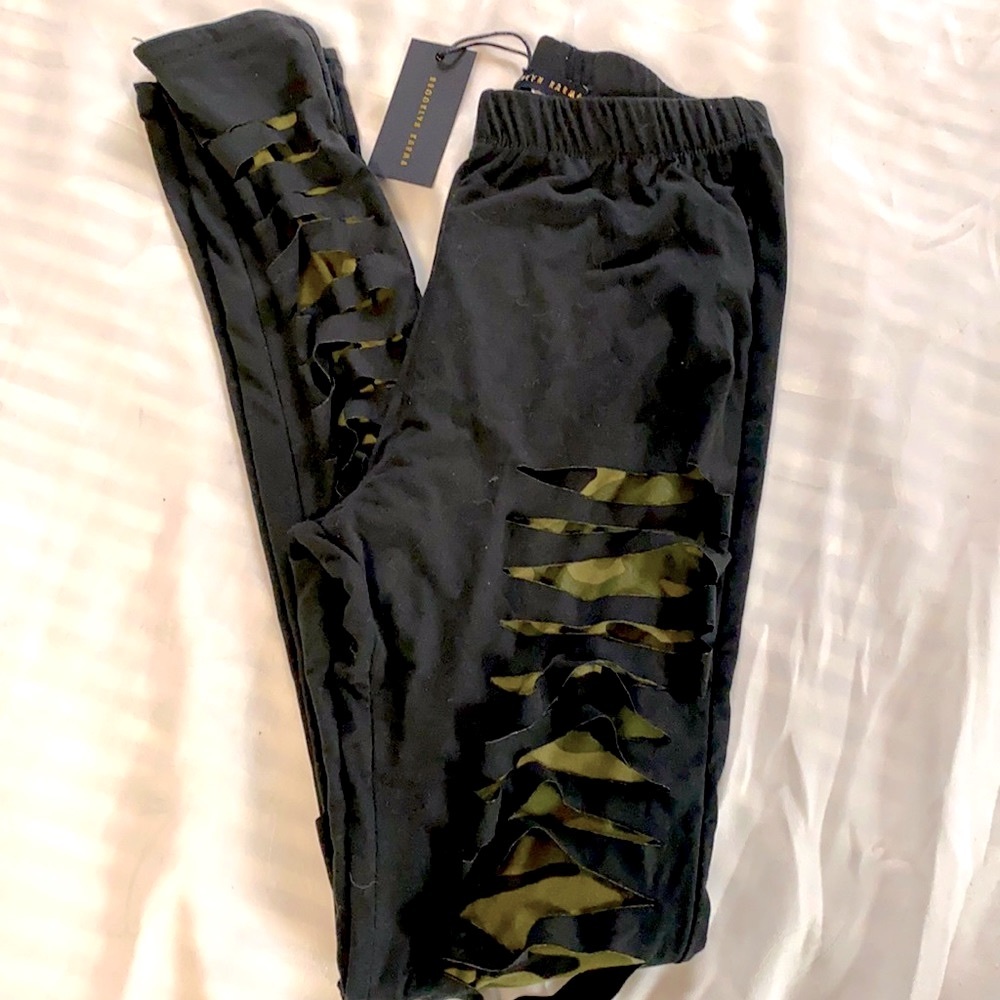 NWT boutique Mixology  Distress camouflaged leggings